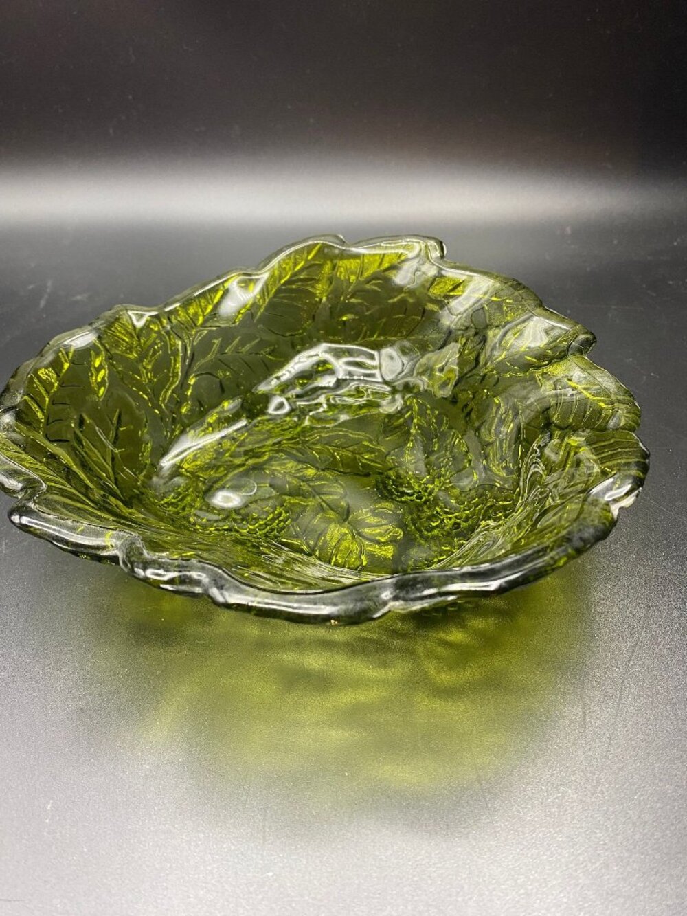 Indiana Glass Avocado Green Loganberry Bowl
